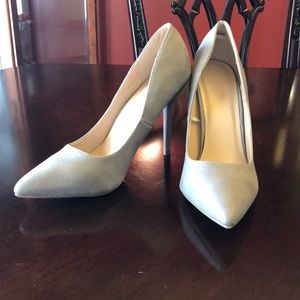 NWOT Women’s gray heels size 10 Wild Diva Lounge